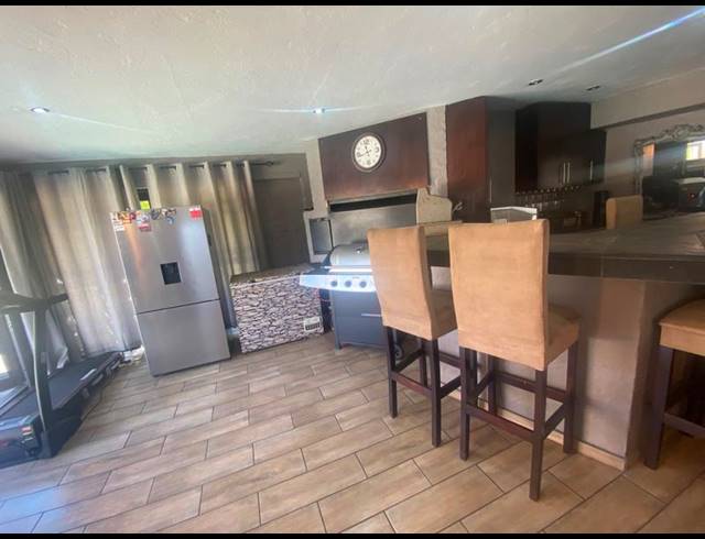 4 BEDROOM HOUSE FOR SALE IN AERORAND